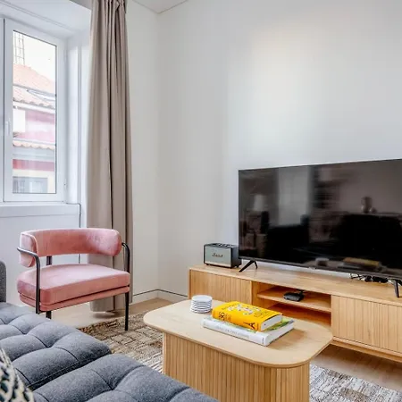 Central Charm: Comfortable In The Heart Of The City *