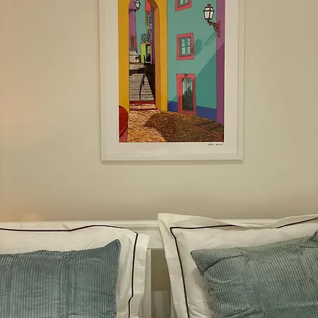 Central Charm: Comfortable In The Heart Of The City Apartment